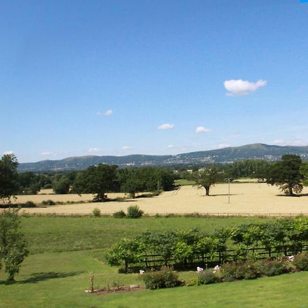 The Packing House Villa Severn Stoke Bagian luar foto