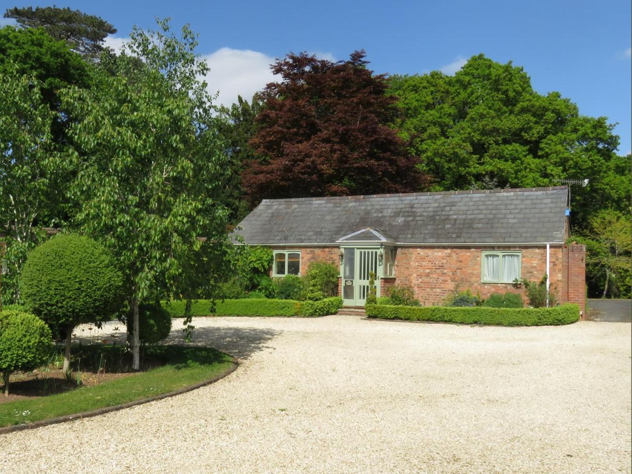 The Packing House Villa Severn Stoke Bagian luar foto