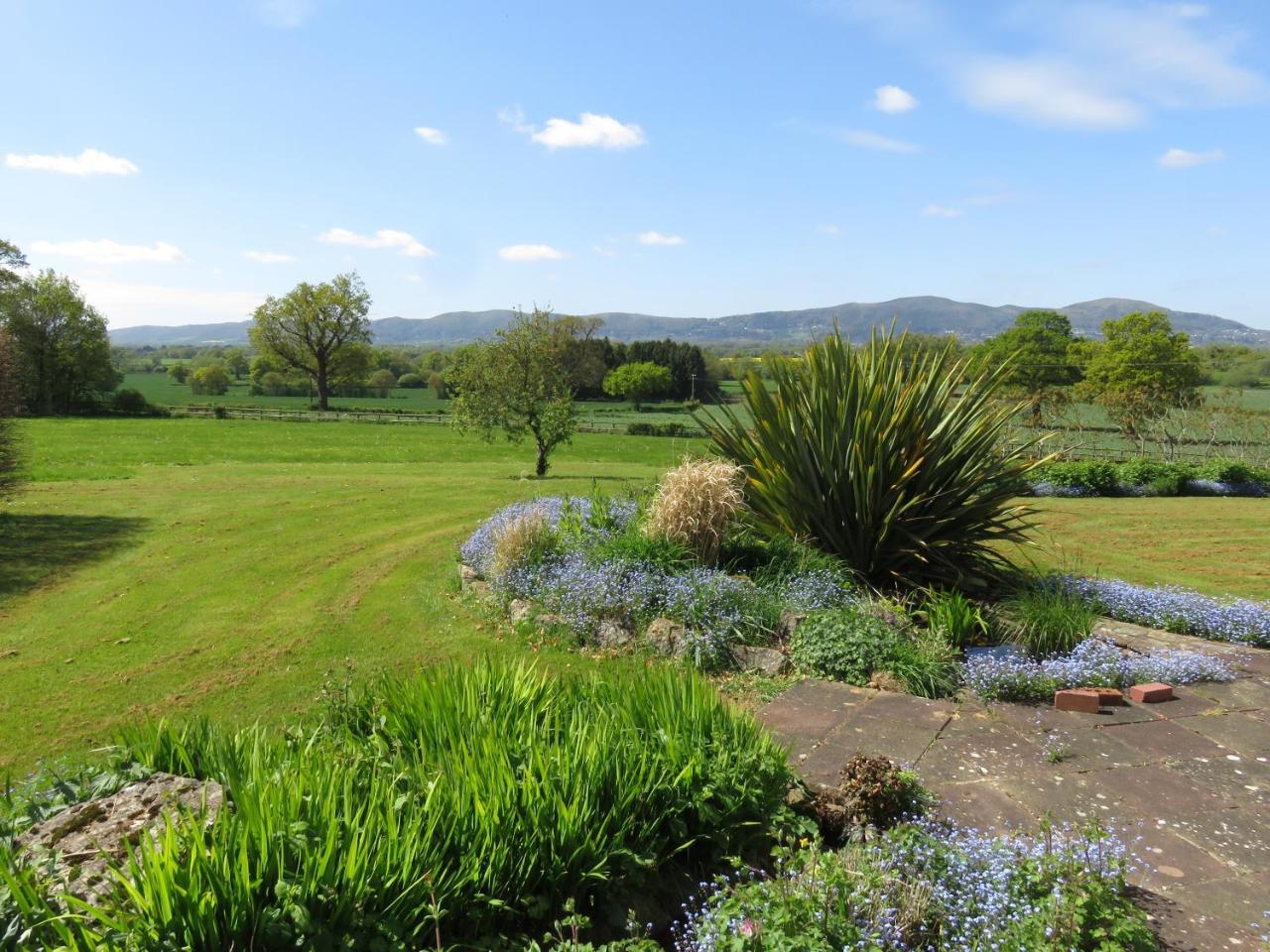 The Packing House Villa Severn Stoke Bagian luar foto