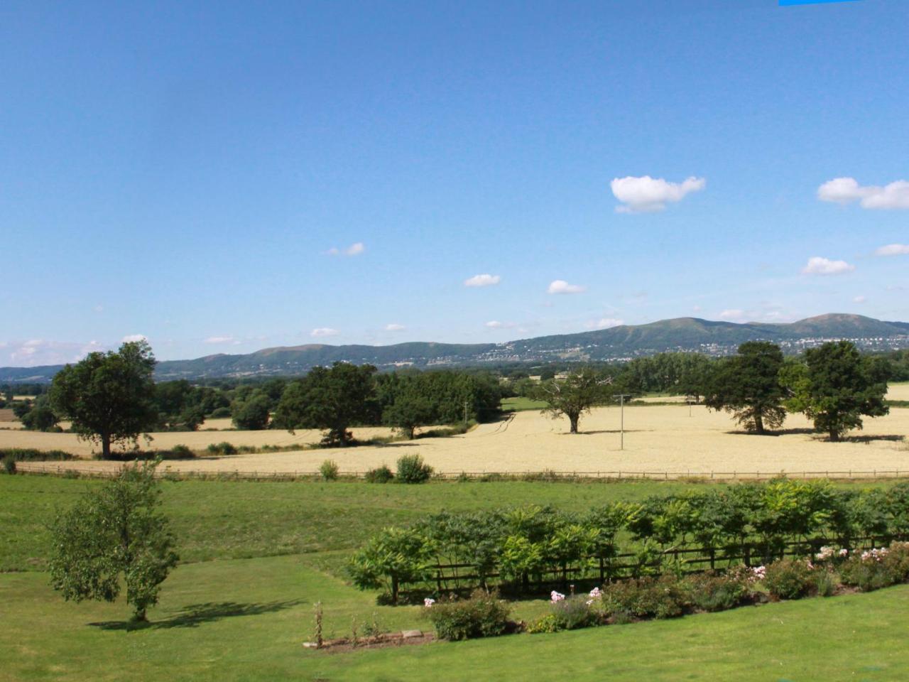 The Packing House Villa Severn Stoke Bagian luar foto