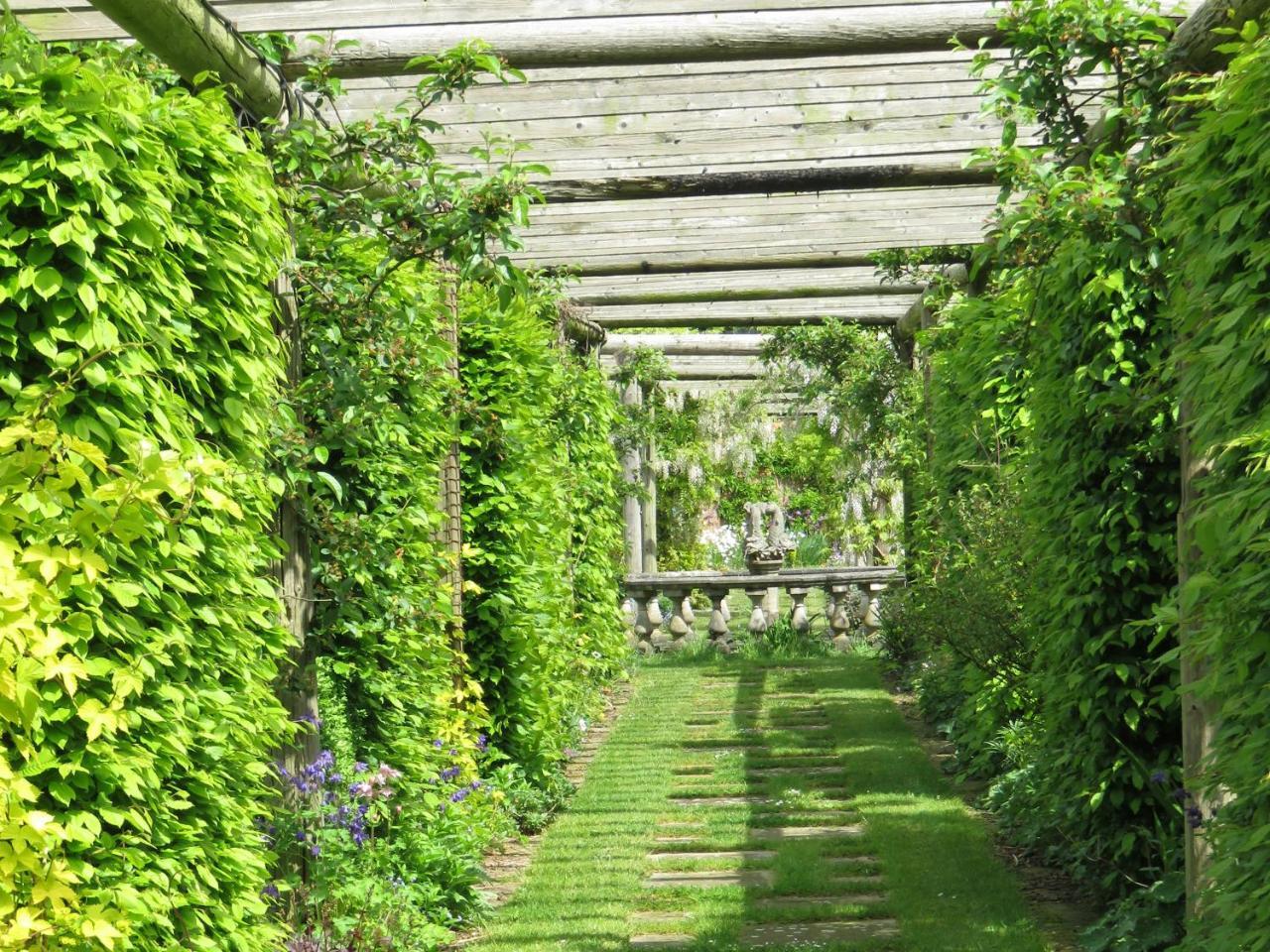 The Packing House Villa Severn Stoke Bagian luar foto